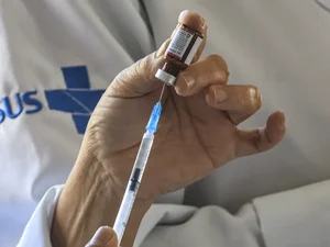 Anvisa amplia indicação de vacina contra a meningite para crianças
