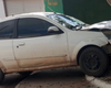 Carro invade praça e colide contra árvore no Centro de Craíbas