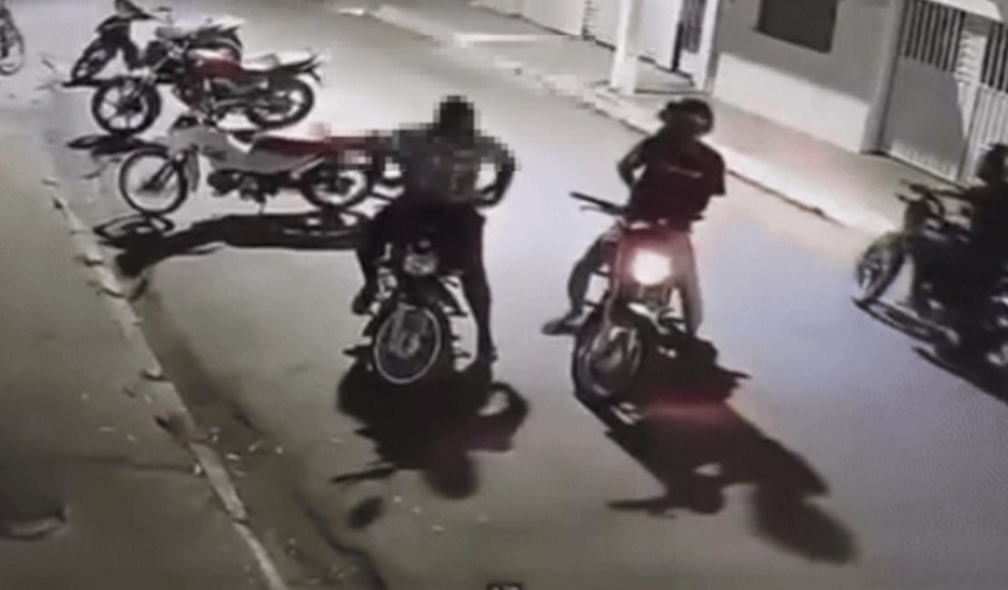 Grupo de homens é flagrado fazendo arrastão pelas ruas de Teotônio Vilela