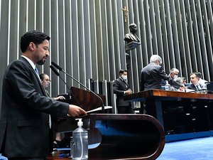 Senado aprova repasse de precatórios do Fundeb para pagamento de professores