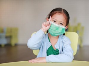 Crianças assintomáticas podem carregar coronavírus por semanas