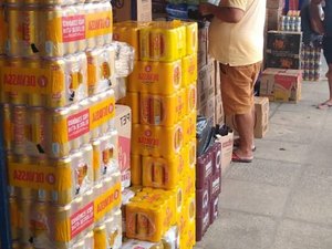 Vigilância Sanitária encontra produtos expostos em calçadas no Mercado do Tabuleiro