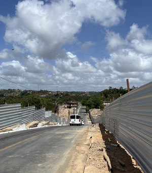 Defesa Civil libera avenida no Pinheiro, interditada para demolição de imóveis