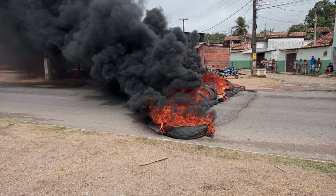 Cidadão morre atropelado em faixa de pedestre e população se revolta em Paripueira