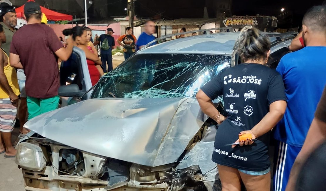 Veículo bate contra parede e deixa condutor preso às ferragens em Rio Largo