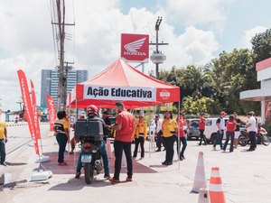 SMTT promove ação com motociclistas nas principais avenidas de Maceió