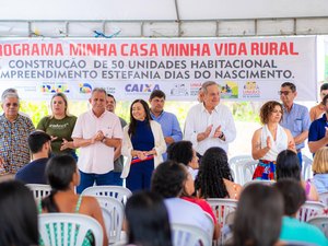 Ronaldo Lessa participa da entrega de casas a quilombolas em Dois Riachos