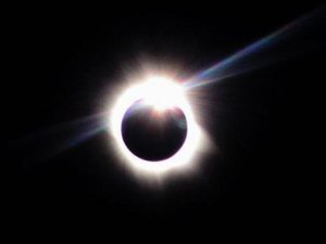 Nesta segunda-feira: Nasa transmite ao vivo o eclipse solar total 