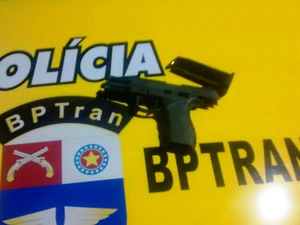 Suspeito morre após troca de tiros com a polícia na parte alta de Maceió