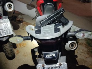 Dupla é presa com moto roubada e confessa que utilizaria o veículo para prática de assaltos