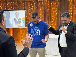Leonardo Dias fortalece apoio entre cristãos durante reunião com lideranças