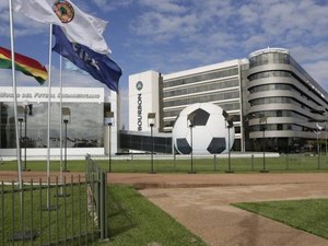 Presidente da Conmebol faz suspense sobre final da Libertadores e fala sobre sede brasileira na Sul-Americana