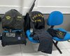 Homem é preso com espingarda, uniformes da Polícia Civil e balaclavas em União