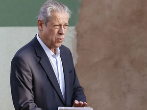 Ex-ministro José Dirceu passa mal e faz exames em hospital