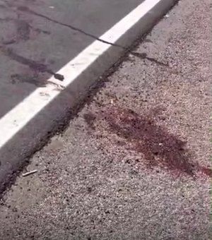 Motocicleta colide com van e deixa duas pessoas feridas em Mata Grande