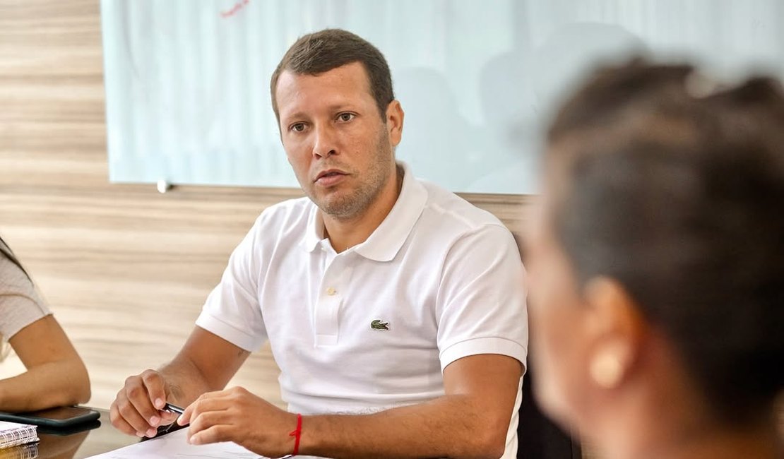 Remi Filho silencia sobre empresário preso dentro da Prefeitura de Murici suspeito de corrupção ativa