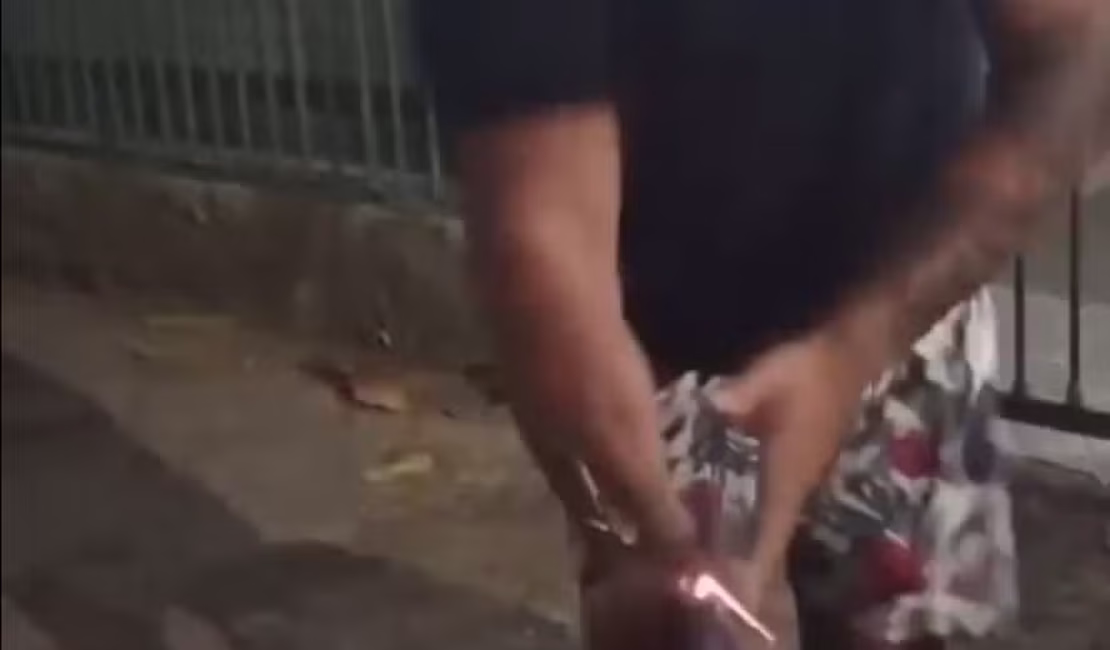 Entregador é baleado por policial penal após discussão em condomínio; cena foi gravada pela vítima