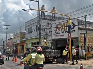 Semáforo é instalado em frente ao Hospital Regional