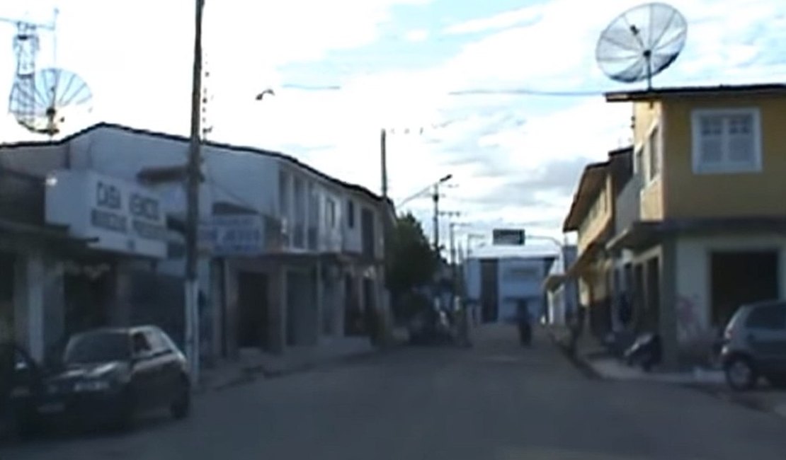 Cinco homens tentam invadir casa de mulher em Passo de Camaragibe