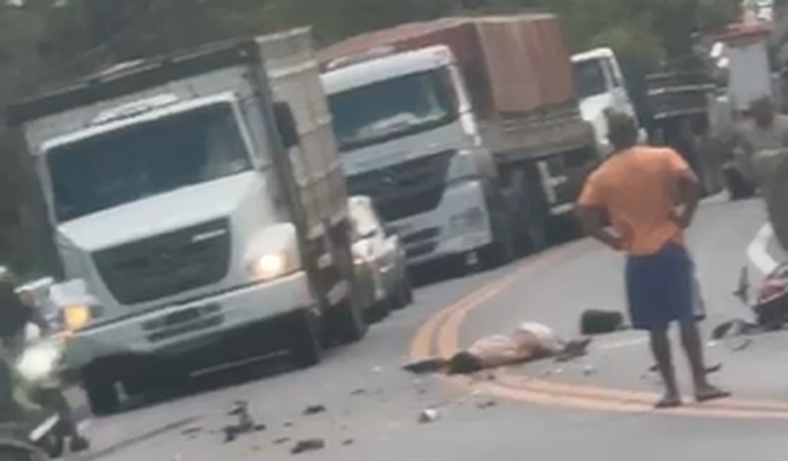 Colisão frontal entre caminhão e motocicleta deixa feridos na BR-316, em Satuba