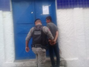 Homem é preso acusado de agredir a esposa no bairro Pinheiro