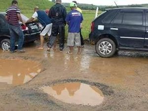 Rodovia AL 480 está em péssimas condições e prejudica tráfego na região