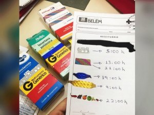 Médica da rede pública adapta receita para paciente analfabeto