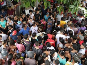 Multidão se despede de irmãos mortos por alagoano