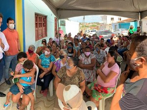Cerca de doze mil litros de leite, foram distribuídos às famílias Arapiraquenses durante Programa do Leite