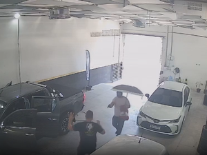 [Vídeo] Ação integrada entre polícias prende dupla suspeita de roubar vários carros em Maceió