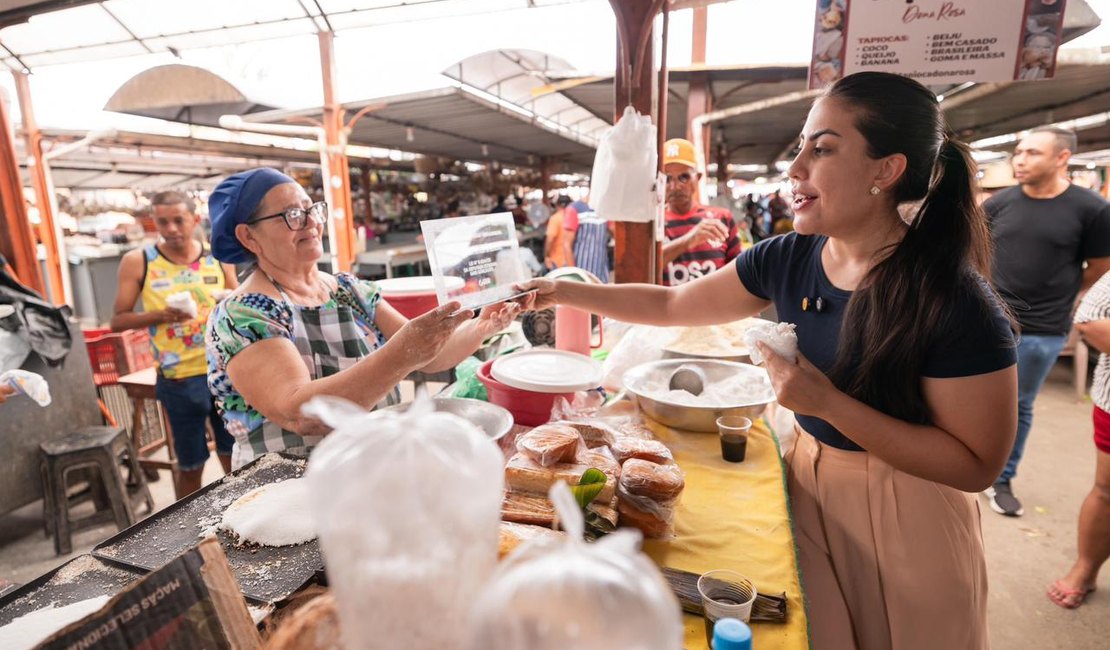 Deputada Gabi Gonçalves entrega Placa de Patrimônio Cultural e Imaterial de Alagoas à tapioca da Dona Rosa, em Rio Largo