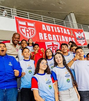 Estudantes acompanham partida no Rei Pelé entre CRB e Ponte Preta