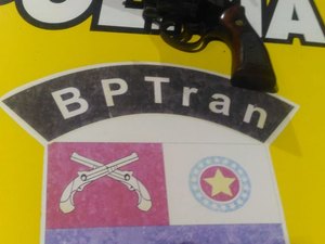 Homem é detido por porte ilegal de arma de fogo no Vergel do Lago