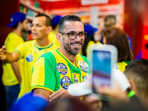 Leonardo Dias e Fabio Costa anunciam adesivaço de inauguração do Pit Stop da Direita