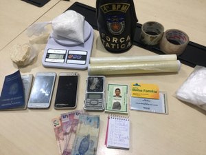 Polícia apreende quase meio quilo de droga após ser recebida a tiros