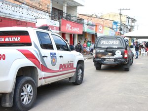 Polícia fecha estabelecimentos não essenciais no comércio de Porto Calvo