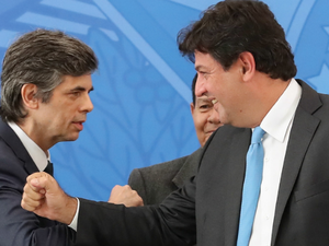 Onze ex-ministros da Saúde assinam manifesto conjunto pedindo “vacina para todos já”