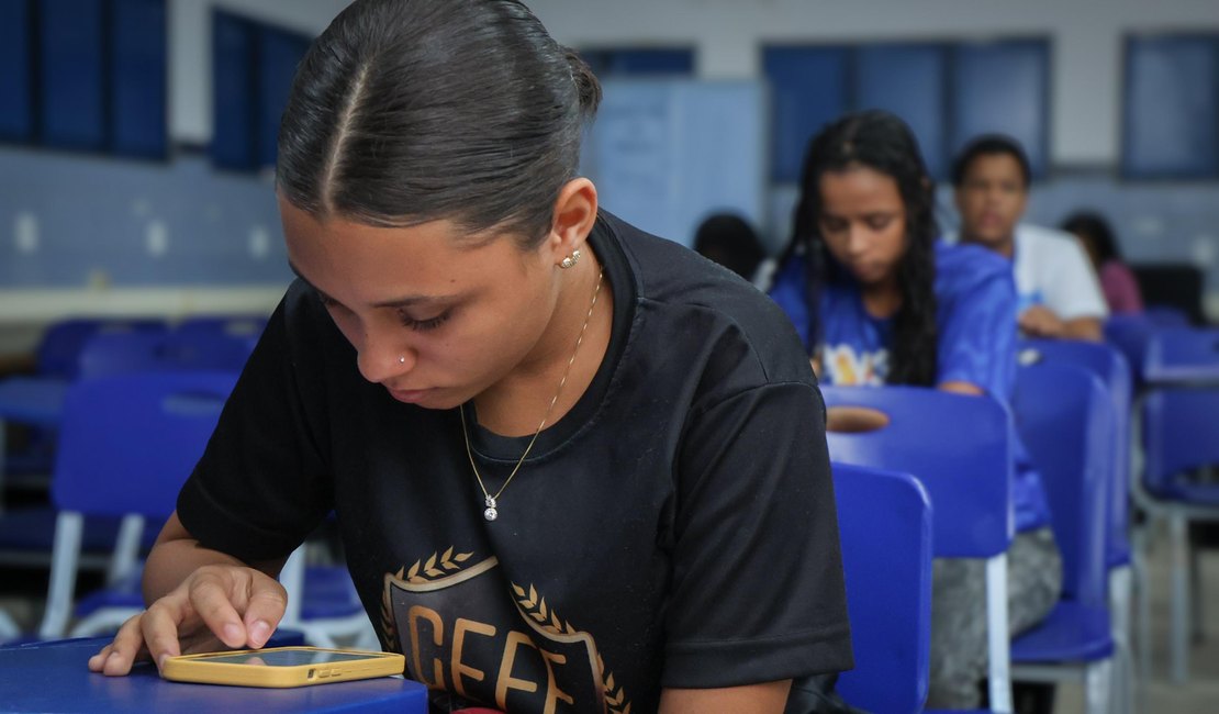 Rede estadual conquista 45 medalhas nas olimpíadas alagoanas de Química, Matemática e Quimeninas