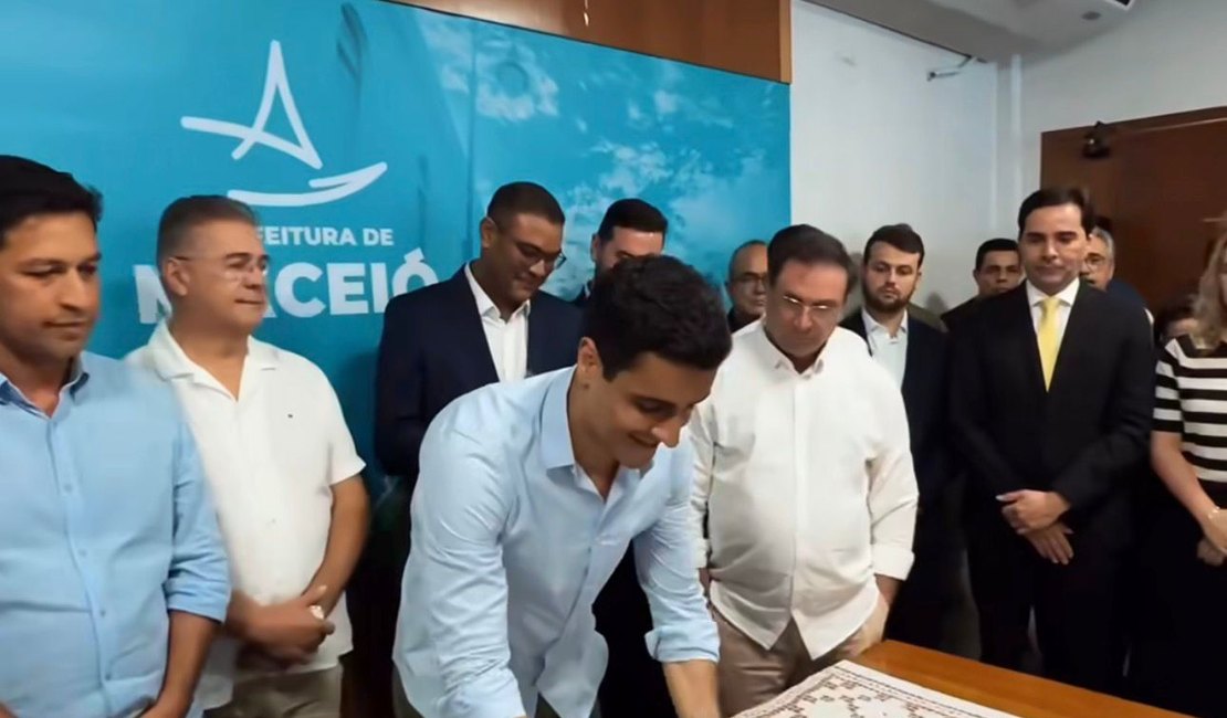 Posse de novo secretário de JHC tem presenças de peso e especulações sobre 2026