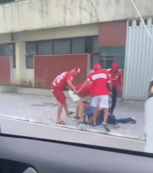 Torcedores do CRB agridem homem com camisa do CSA no Farol