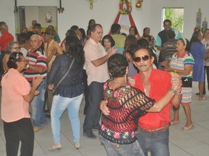 Aposentados da AAPIAR realizam confraternização