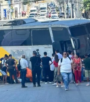 Estudante do Ifal fica ferido após ser atropelado por ônibus no Centro de Maceió