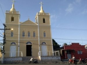 Família arromba a própria casa após perder chave, em Arapiraca
