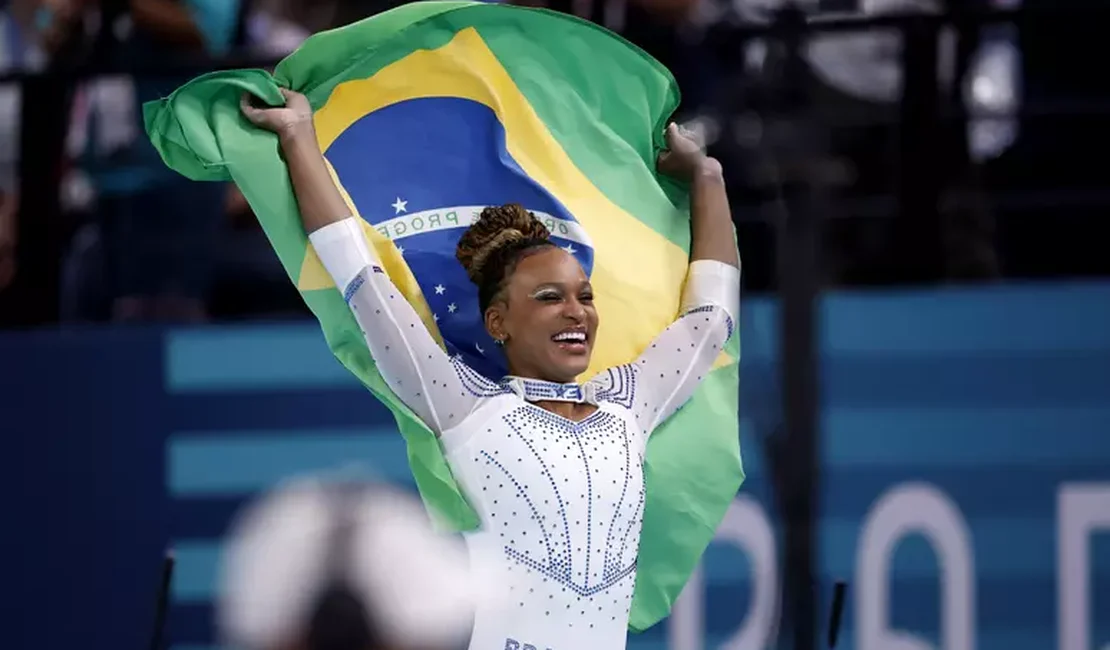 Rebeca Andrade leva prata e se iguala as maiores medalhistas olímpicas do Brasil