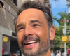 Rodrigo Santoro é abordado por influenciador que não o reconhece e respostas surpreendem