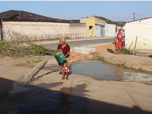 Moradores do bairro Nova Esperança protestam contra falta de calçamento