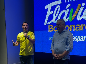 [Vídeo] Flávio Bolsonaro se reúne com empresários arapiraquenses e fala em redução de juros