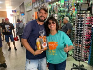 Vereadora faz homenagem aos  pais que trabalham no Mercado Público  e Shopping Popular