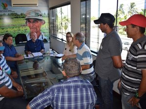 Governo do Estado negocia regularização e títulos de terra com produtores rurais