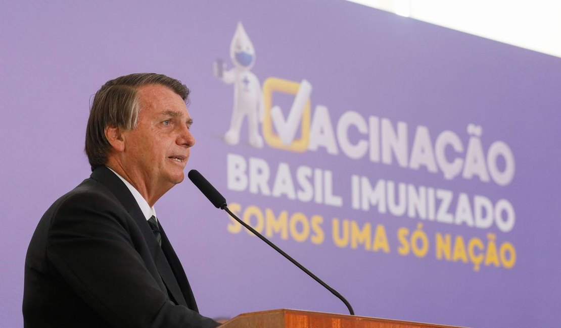 Bolsonaro assina decreto de indulto natalino